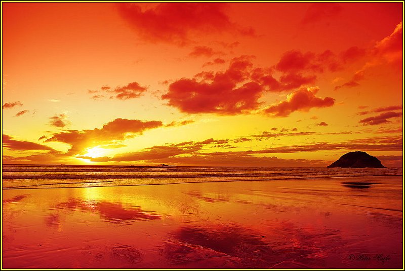 WV8X1651.jpg - Sunset, Back Beach, New Plymouth, New Zealand,