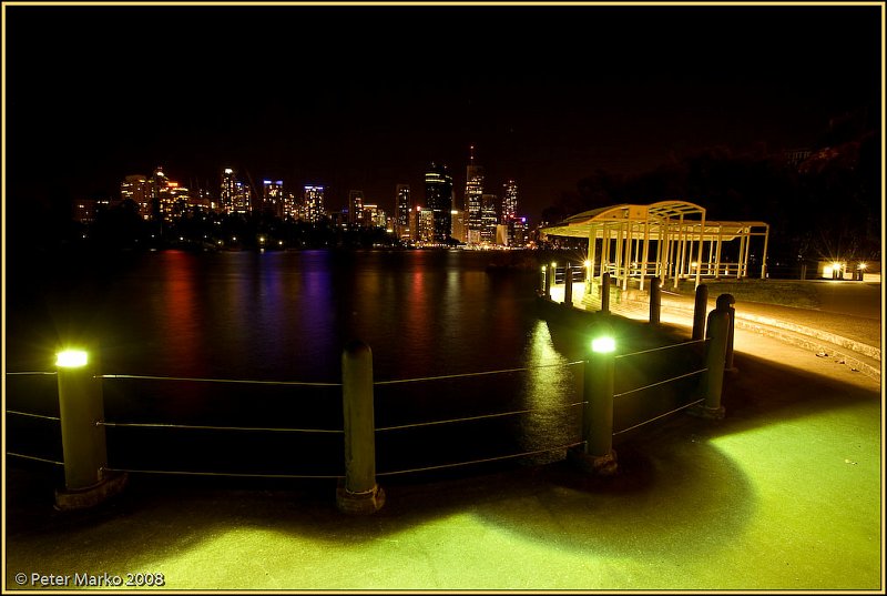 WV8X9099.jpg - Brisbane river walkaway in the night. Queensland, Australia.