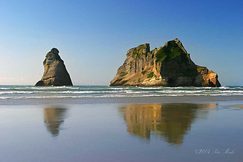 Wharariki_Beach_3.jpg - Wharariki Beach, South Island, New Zealand