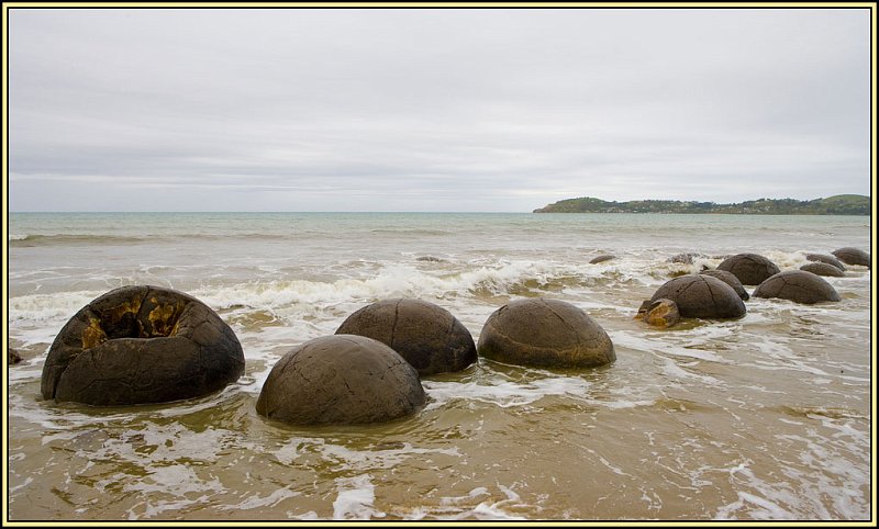 WV8X2585.jpg - Moeraki Boulders, East coast of South Island, New Zealand